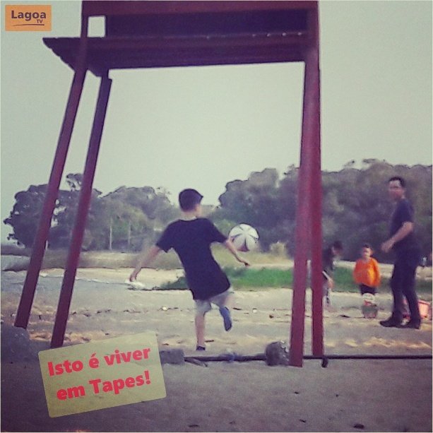 LagoadosPatosFM's tweet photo. Tapes proporciona ótimos momentos em família a beira da Lagoa dos Patos. Nossa equipe registrou esse momento entre pai e filho!
#abeiradessalagoasevive #Lagoe-se #lagoadospatos #VempraTapes #istoéviveremtapes #riograndedosul #Tapes #turismo #natureza #relax #encantos #paisagem https://t.co/X7T8ry9kl6