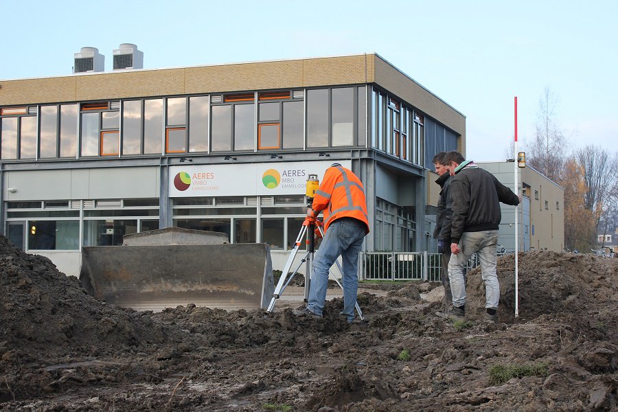 TOP prikborditem: Leerlingen leggen parkeerplaatsen school aan @AERESemmeloord - tinyurl.com/y9vwwqlg