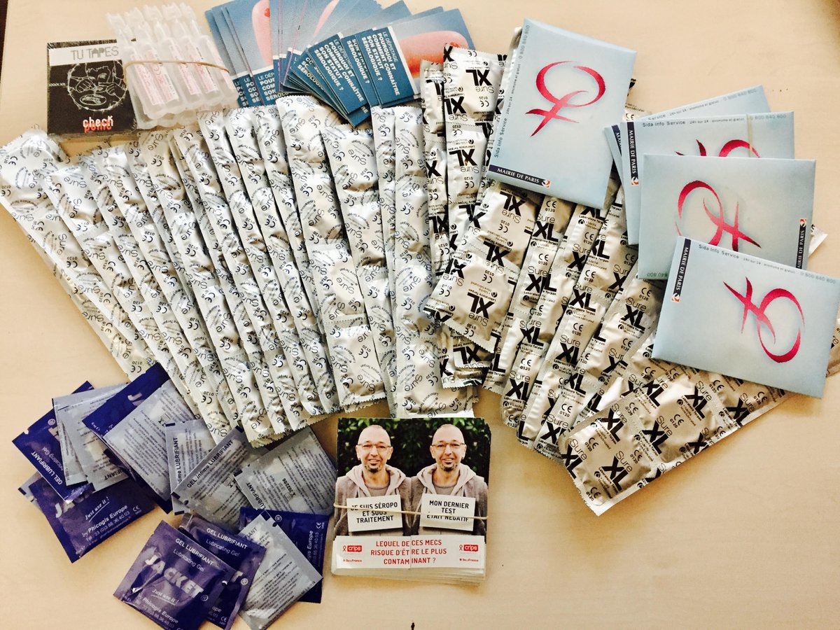java_belleville's tweet image. On fait la fête, mais on la fait safe! Le @kiosqueinfosida a équipé @java_belleville pour le week-end! Pour 2018, prévention maximale prévue à la Java!  #WorldAIDSDay