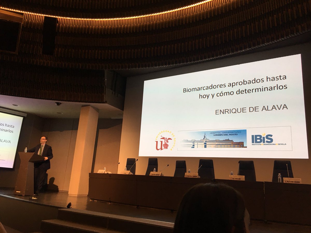 lara_pijuan's tweet photo. Dr.Enrique De Alava en #UpdateMM2017 para cerrar el curso. Sorprende cambiando título de la charla y recordando que es #DiaMundialDelSIDA 🙌🏻 https://t.co/gBhMJVWWCV