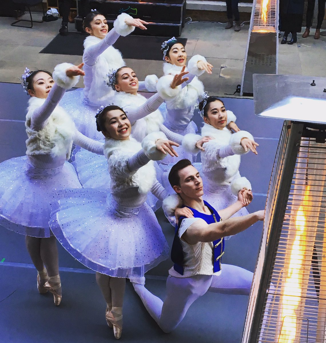 balletcentral's tweet photo. Stunning performance of #Nutcracker Snowflakes ❄️ #balletcentral @Jlee_production #BigGive https://t.co/Ii1Sa7AqWN