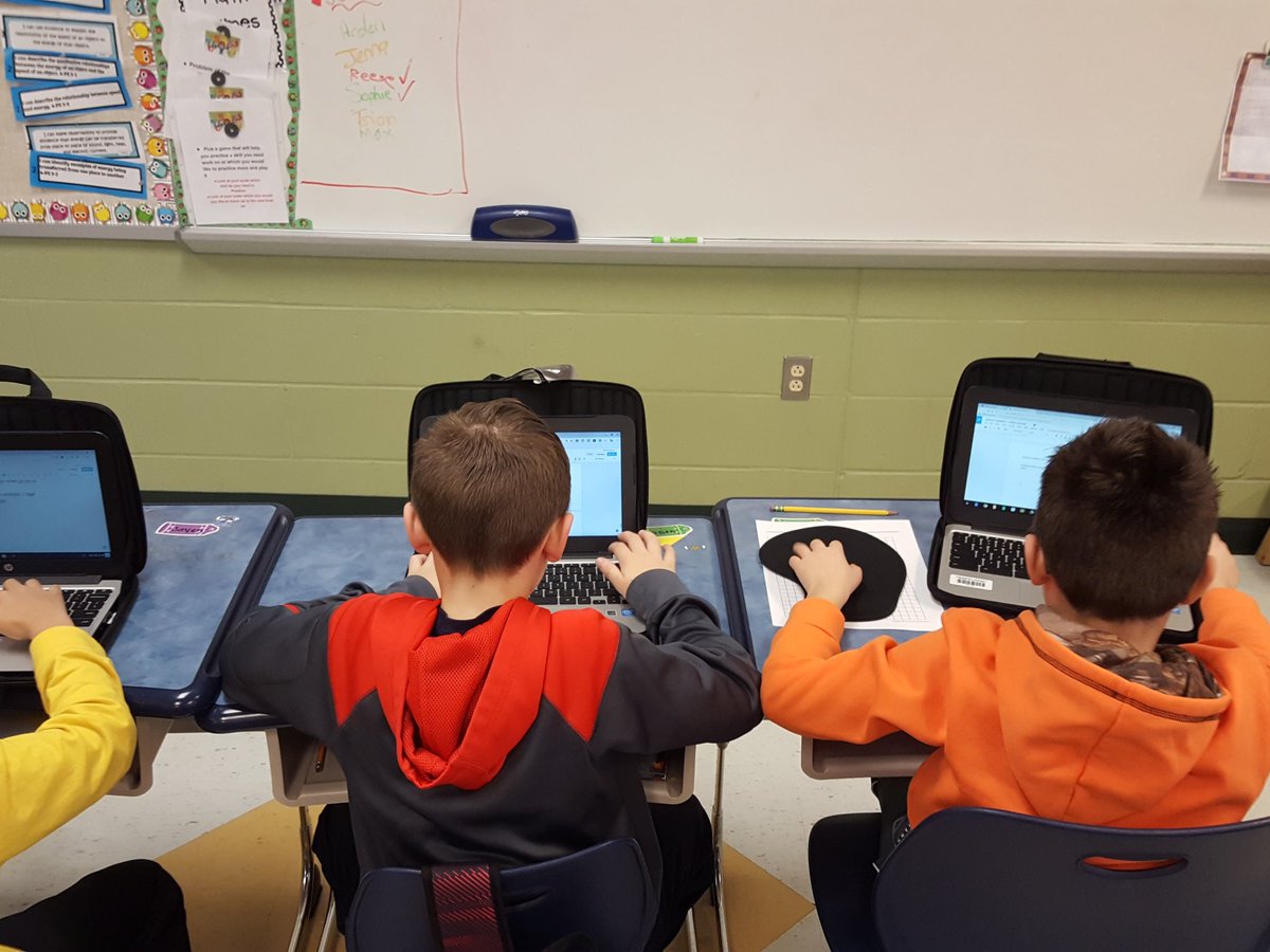 silv_cancila's tweet photo. #SWSDCHAThappy when tweeting... Hard working students ..great kids https://t.co/kU4L1cDLc0
