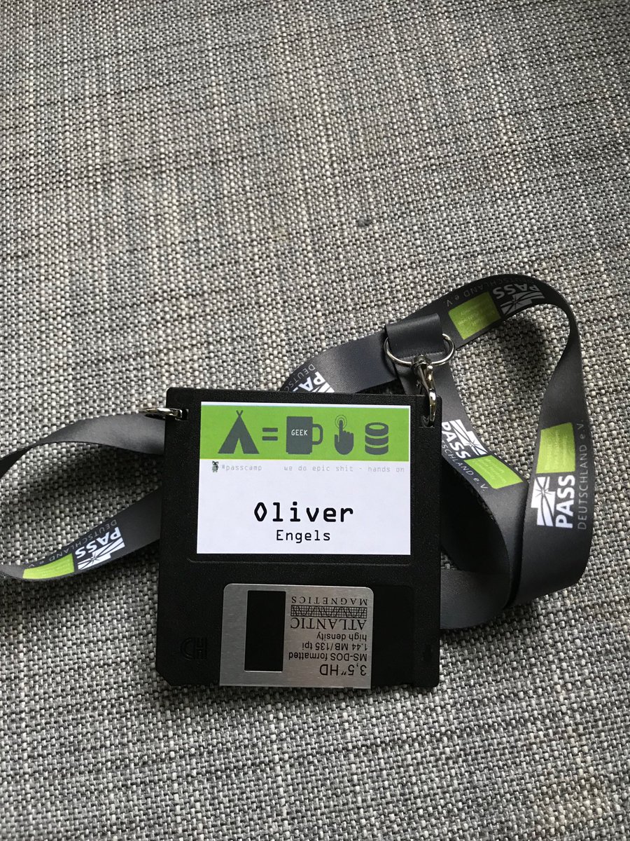 oengels's tweet image. #megageeky unsere #badges für das #passcamp #sqlpass_de ;)