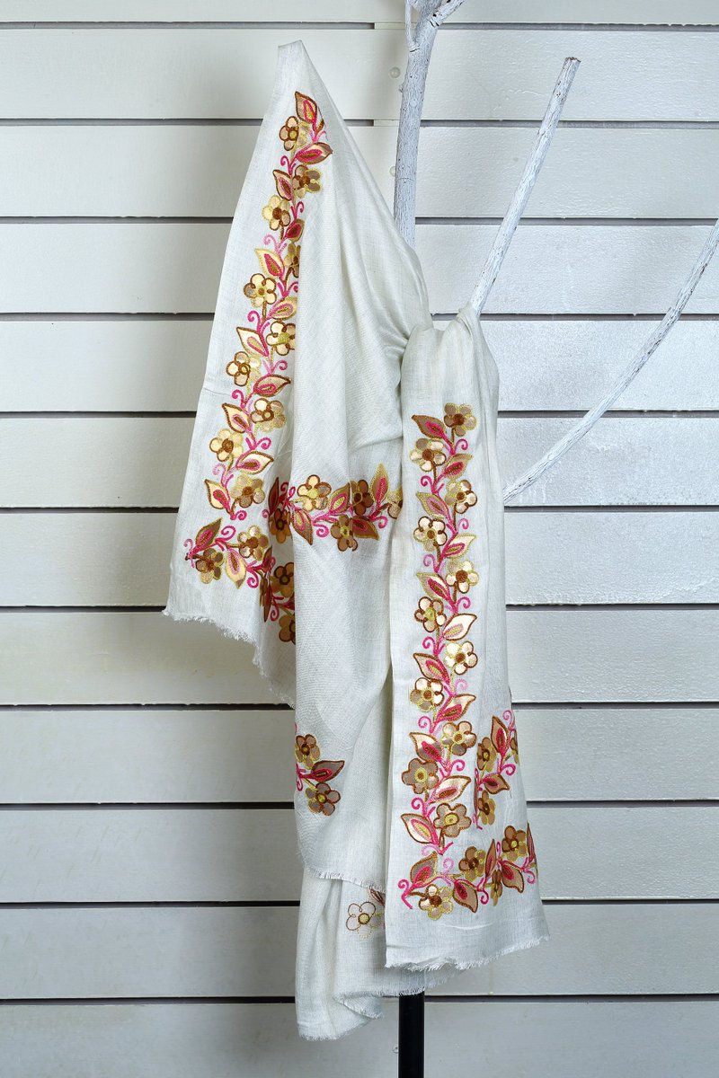 visstosso1's tweet photo. Specially designed this beautiful Gota-Patti work for the Royal You. Click & Shop https://t.co/PcTHupKHBq
#Embroidred #Stole #Large #Scarf #Gota #work #Elegant #grace #Indian #Style #Royal #IndianArtisan #Art #fashion #Visstosso #ForExtraOrdinaryYou https://t.co/49KuHENOoZ