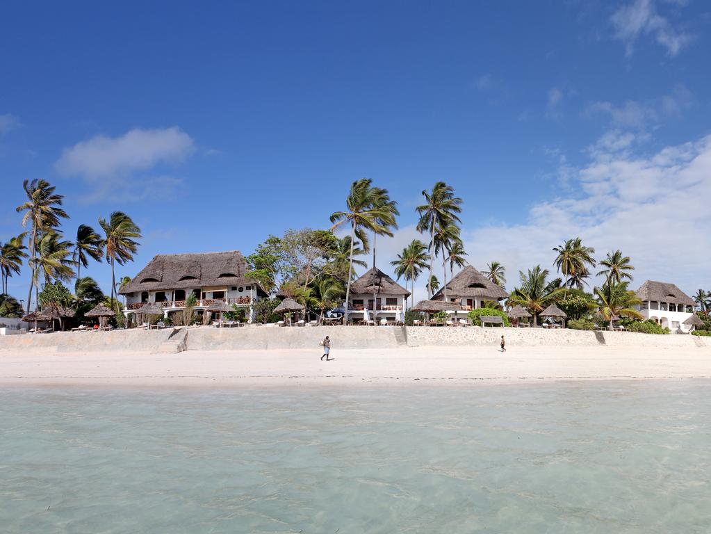 Sandies_Tours's tweet photo. Book our EXCLUSIVE 07 Nights Deal for #BlueOysterHotel and SAVE up to 35% on 03-star #BudgetHolidays in 🇹🇿#JambianiZanzibar! Offer starts from $ 228pp. FREE Nights + upgrades.
https://t.co/fhQdpGIoJh | sandiestours@gmail.com | info@sandieszanzibar.com +255 628 809 175 https://t.co/sunT0aEiAA