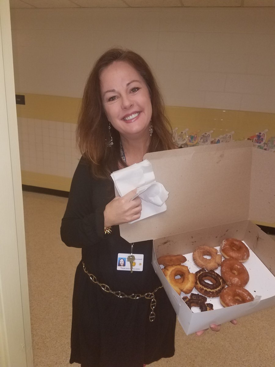 DrLIreland's tweet photo. @CardwellTeachMe is spreading Joy at White Oaks Elementary. #VBHasJoy #WeAreVBStrong https://t.co/z0MoRTmynU