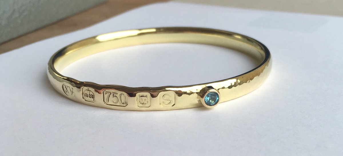For the ultimate gift - 18ct gold bangle with stunning Swiss topaz #18ctgold #giftforher #christmas #topaz