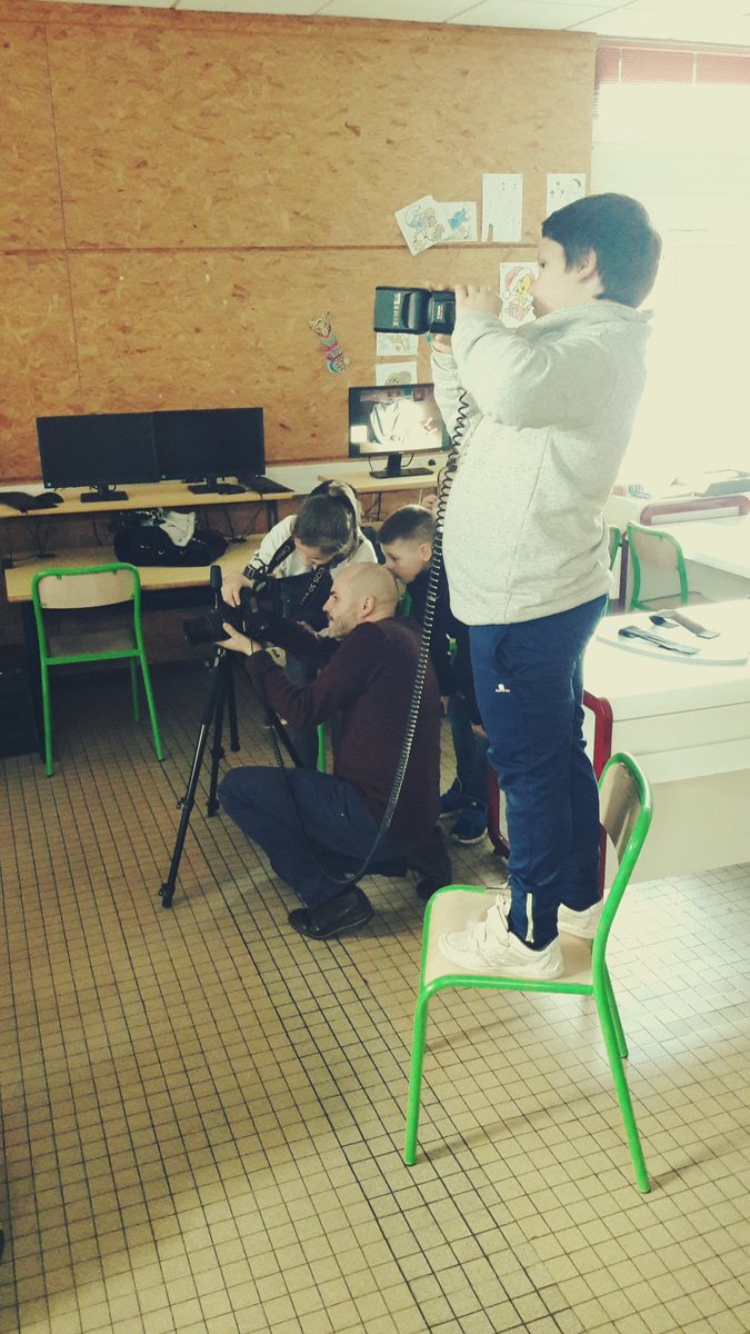 TheatreLeclat's tweet photo. Actions culturelles durant toute la semaine avec la cie Le K dans les écoles Louis Pergaud et Hélène Boucher de Pont-Audemer : technicien son, photographe et comediens sont intervenus
#dracnormandie #romainleblanc #lepetitpoucet #crea2017 https://t.co/fJY9xW4S0d