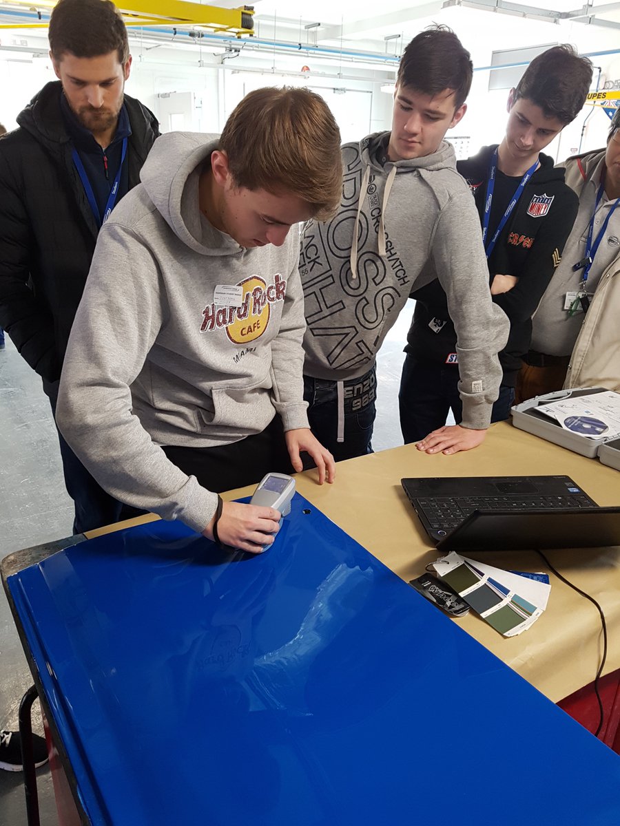 _CityGarage's tweet photo. Gary Glewis from Supertune Automotive called in this week to demonstrate the future of colour matching to our Accident Repair Paint students. Thank you to Gary and Supertune for spending the time with us. #ChangeYourFuture https://t.co/M9lGHKOE0D
