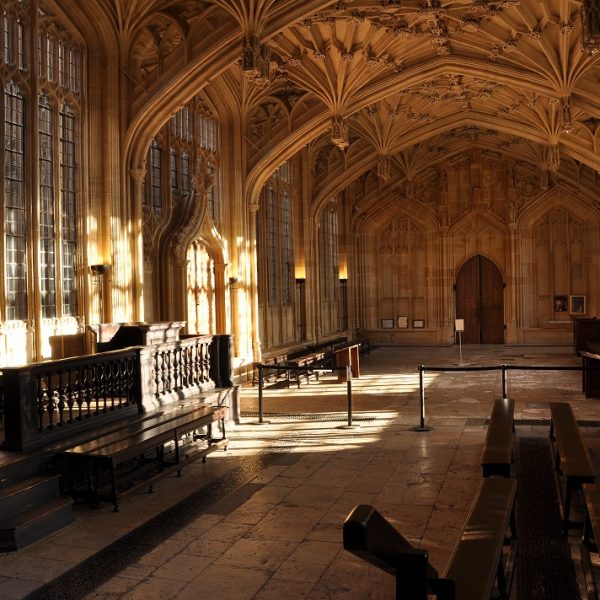 RiverRapidsBus's tweet photo. Fancy winning a family ticket to the Harry Potter Walking Tour in Oxford? Now is your chance! 👏🏼👏🏼 Head over to our website to enter: https://t.co/6XhozMNflL https://t.co/XuQEouw7kL