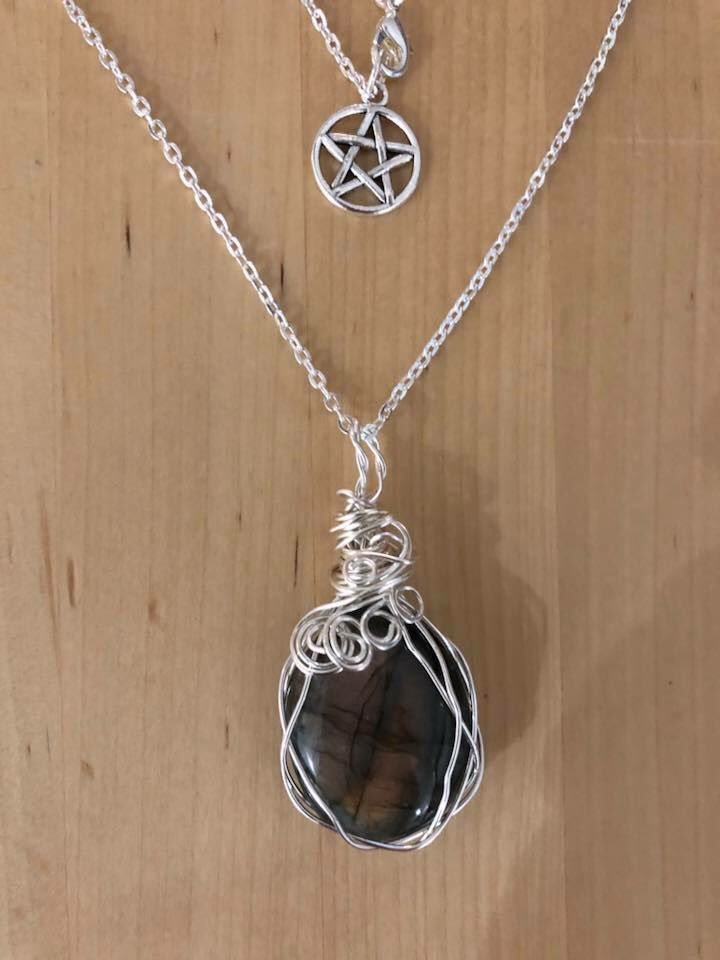 homeofwillow's tweet photo. This looks like a dragons eye 💫 so beautiful labradorite tells a different story with every stone . Message me for details. #crystals #crystalhealing #bespokejewellery #forsale #holistictherapy https://t.co/olJJeUoLDw