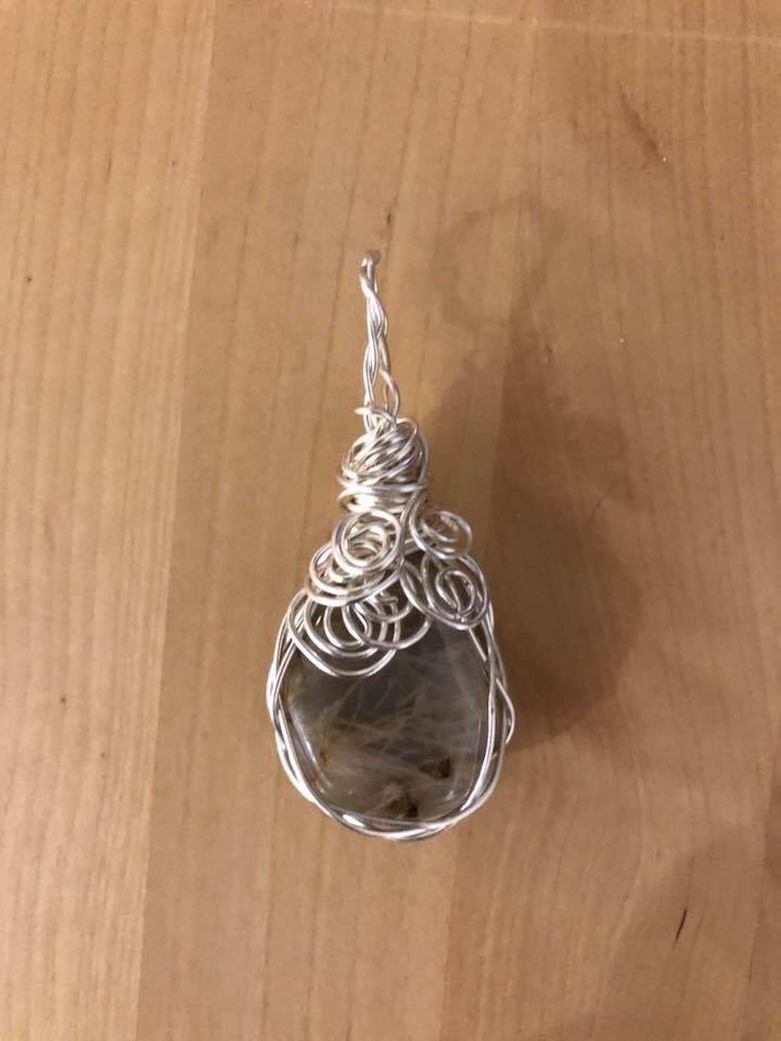 homeofwillow's tweet photo. Moonstone full of luna energy 🌑 #crystals #crystalhealing #holistictherapy #mindfulness https://t.co/ZaEe16QYj8