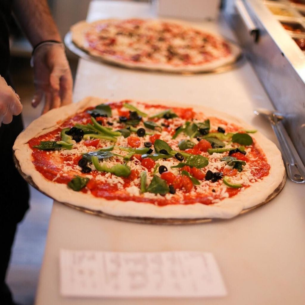 createolio's tweet photo. It's the end of the week. You're tired. You're hungry. You're awesome (but that's a separate issue). Keep it simple- order Olio #createolio #pizza #sundayfunday https://t.co/guMVVR146T