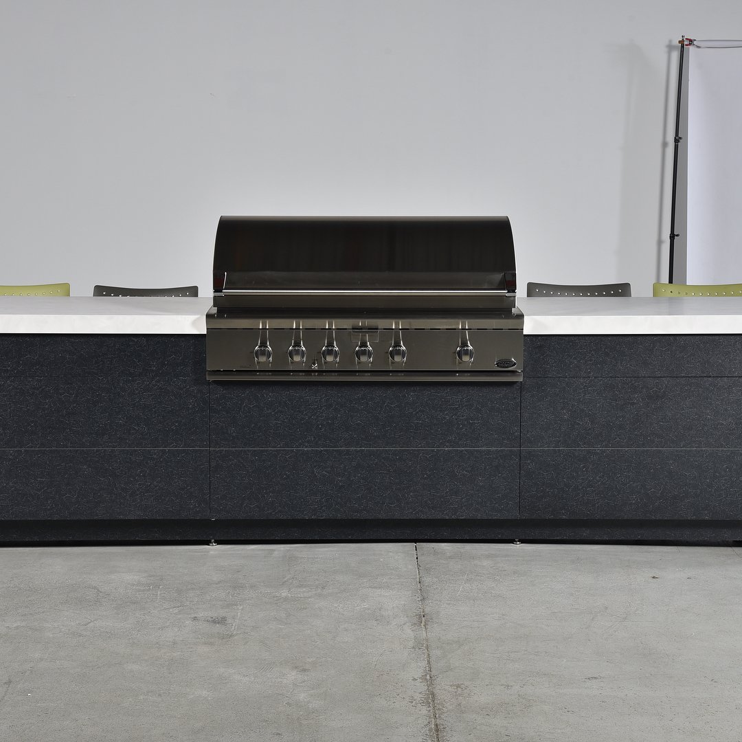 How stunning is our built in grill for this outdoor kitchen? Credit: <a href="/GardenLiving/">Theresa Loe</a>
View all of your grills here: bit.ly/2ikZzgY