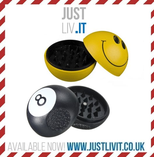 JustLivit_'s tweet photo. Small, compact and with creative motifs these mini grinders will fit in their stockings! 8-ball and Smiley Grinder available here https://t.co/2Bw6NA7ee6 #grinder #plasticgrinder #8ball #smiley #smileyface #yellow #black #minigrinder #herbgrinder #magnetic #grinders #herbgrinders https://t.co/kGIRGqtcU9