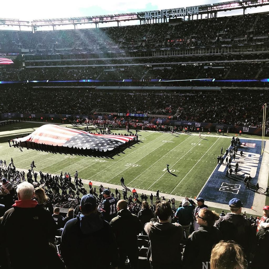 JohnnyIuzzini's tweet photo. Let’s do this @nygiants !! #d2tailgate https://t.co/mF02ghw4Vz https://t.co/p9N0F8x258