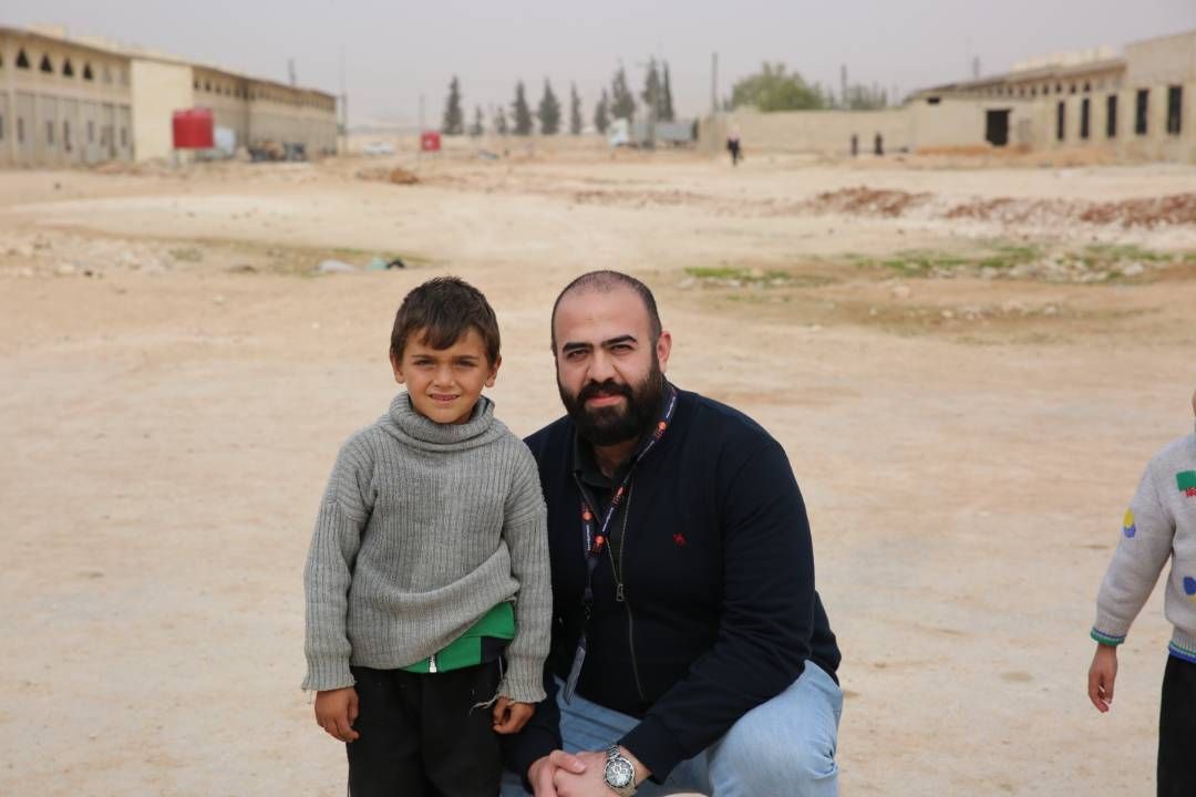 max_f_diana's tweet photo. Meet @mouty of @UnfpaSyria during visit at #Jibreen IDP shelter in east #Aleppo. Sufian is rarely in front of the camera because he is normally behind it: the artist capturing the important work of partners providing #relief to #PeopleInNeed in #Syria. https://t.co/mFMDlQl1fS