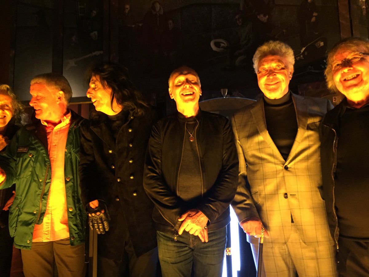 gtstuff's tweet photo. Great fun working at @V_and_A + legends @RealSirTomJones Roger Daltrey @PeterFrampton @GaryjKemp @RealAliceCooper + more #SearchingForApollo https://t.co/e8BCXuh5Y3