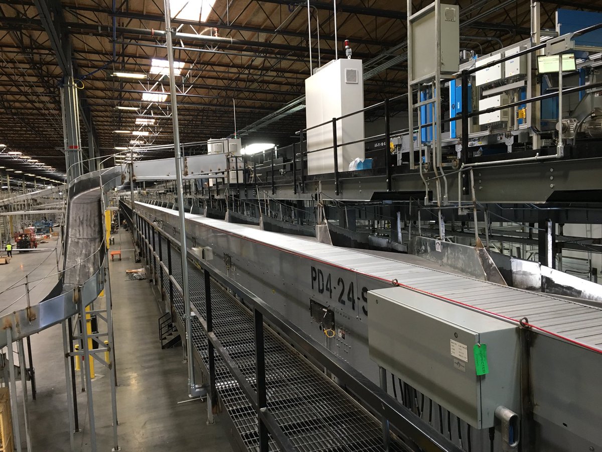 SalMignano's tweet photo. Lathrop automation phase 3 goes live today!  Adding another 24 outbound load doors, 8 unload doors and 10 package car positions. https://t.co/Br9OzomSU2