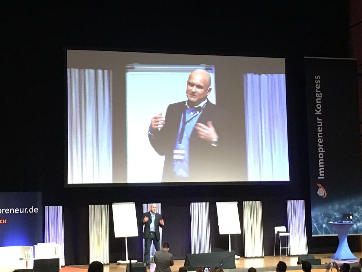 AWE179's tweet photo. Jetzt Vortrag von #Andreassell auf dem #ipk2017!!! Freu mich riesig!!!! https://t.co/63SNqwweoK