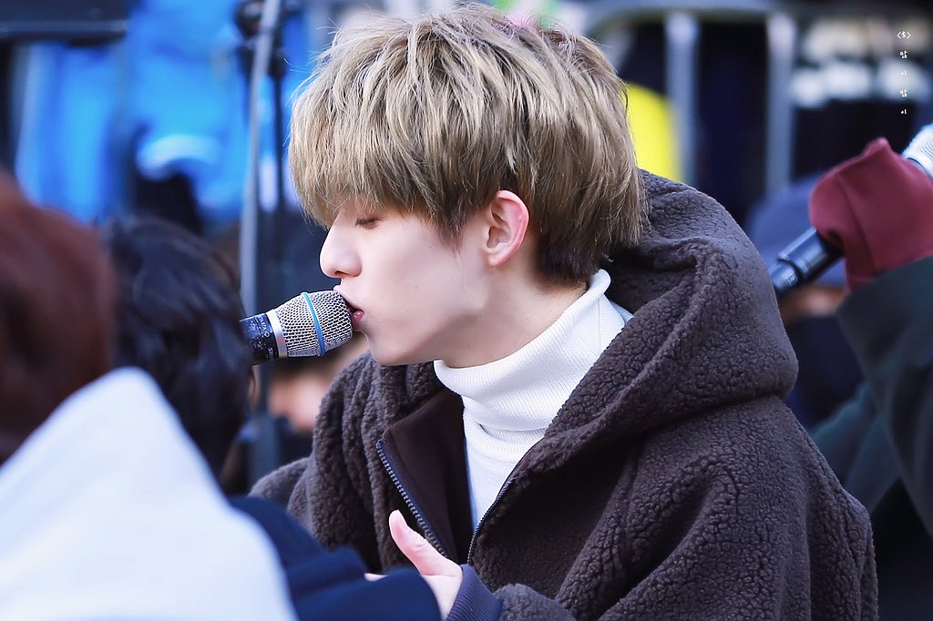 ManyMany915's tweet photo. 171119 신촌 버스킹💓
-
#데이식스 #제이 @Jae_Day6
#혼자야 #DAY6 #EveryDay6 
-
옆모습도 그러게 멋있어ㅠㅠ
진짜 장난아닌데ㅠㅠㅠ https://t.co/lfkPHifGow