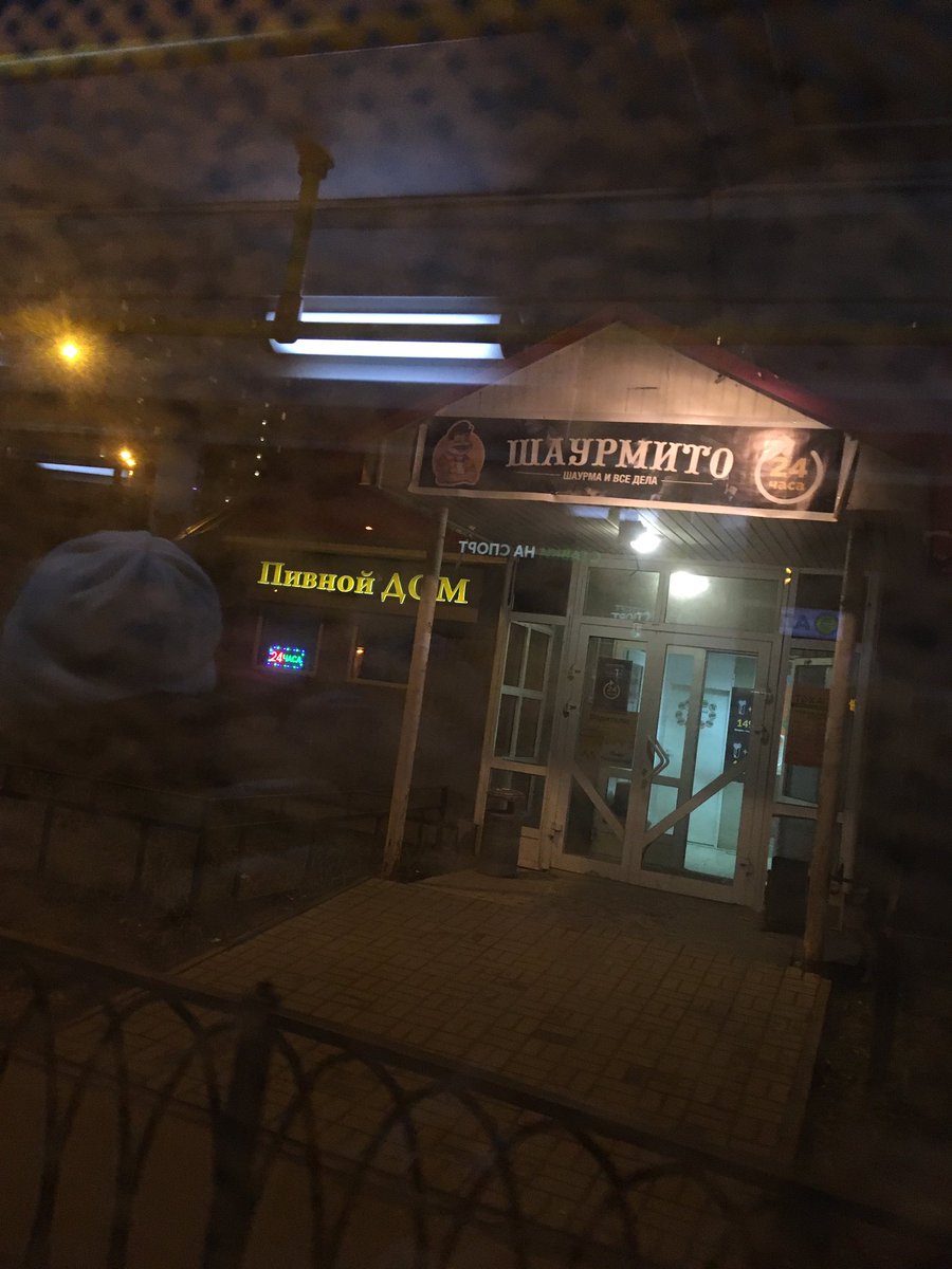 puff_pluff's tweet image. Еду и замечаю это чудо через окно
Шаурма и все дела