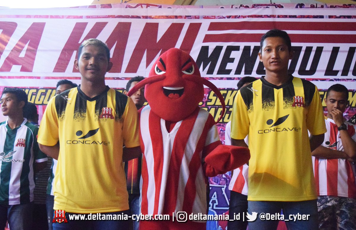 Jersey Utama Kiper Kuning Kombinasi Hitam.
Apparel By <a href="/ConcaveFootball/">Concave Football</a> 
#MARIBANGKIT