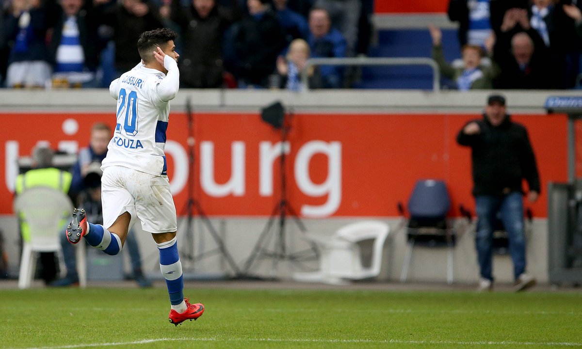 MSVDuisburg's tweet photo. SIEG! HEIMSIEG! Unsre #Zebras gewinnen 3:0 gegen @FCErzgebirgeAue und fahren damit endlich den ersten Heimdreier ein 😍. 
Tore: #Souza (50.,54.) und #Tashchy (85.). #MSVAUE https://t.co/OEueOXXh2H