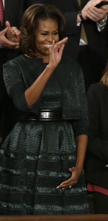 MichelleObamaSt's tweet photo. During the Obama presidency, Michelle Obama wore a few outfits by legendary designer Azzedine Alaia #RIPAzzedineAlaia 💔

#MichelleObamaStyle #Fashion https://t.co/zQlnLKzC7N
