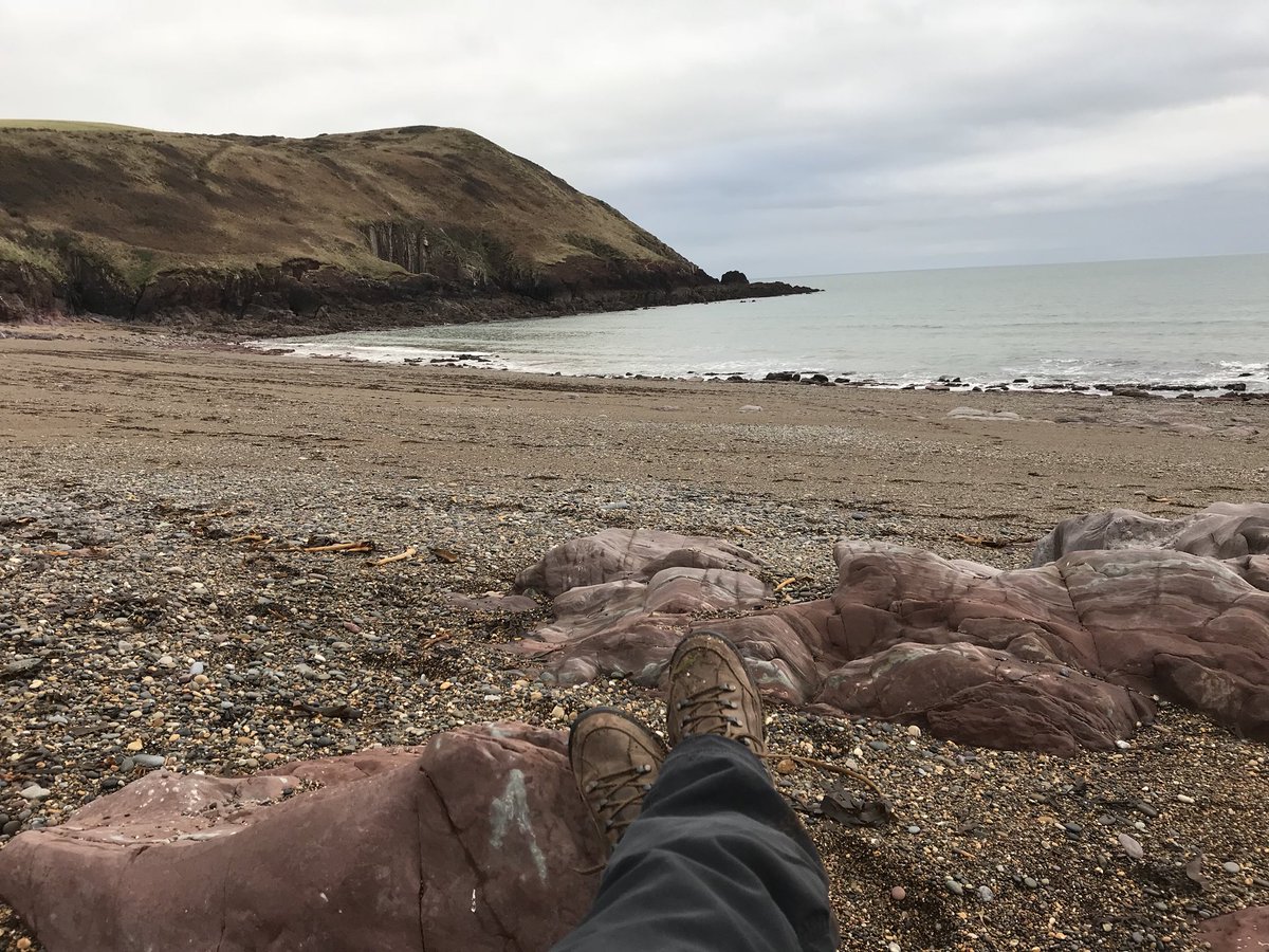 HillierWend's tweet photo. If it wasn’t for the fact the tide would be my alarm call I could quite happily take an afternoon nap right here #winterbeaches #notasoul 😍 https://t.co/5a8ojeJk3X