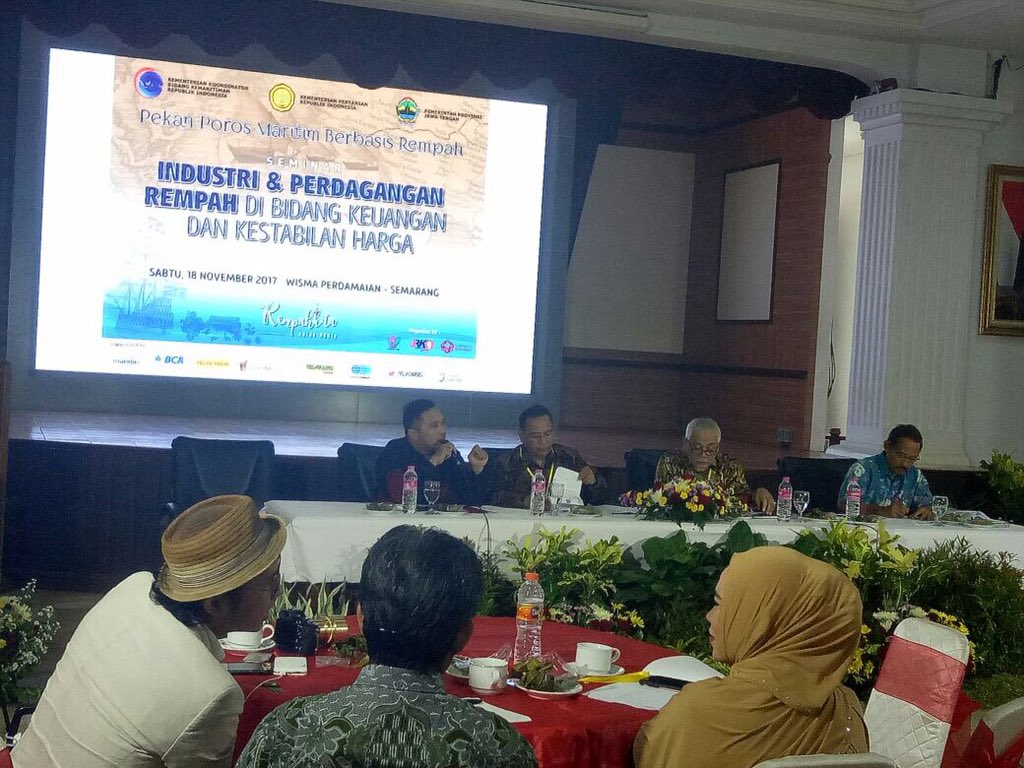 RioDamardjati's tweet photo. #IndonesiaSentris #GerakanIndustrialisasiPanganNasionalDalamMembangunPorosMaritimBerbasisRempahPETANI cc:Presiden @jokowi @kementan @susipudjiastuti @SitiNurbayaLHK @KSPgoid https://t.co/opupzAK11f