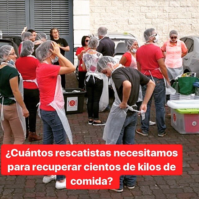 PlatoLleno's tweet photo. 😊 Voluntarios en pleno #rescate de #alimentos 💪🏻#PlatoLleno #costarica #LaComidaNoSeTira 👍🏻#redPL @PlatoLlenoCR https://t.co/MJfveTkfEN