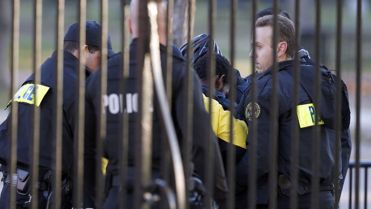 U.S. Secret Service apprehends attempted White House fence jumper bit.ly/2zQlUPW?utm_so… https://t.co/FuHJs0R3Wb