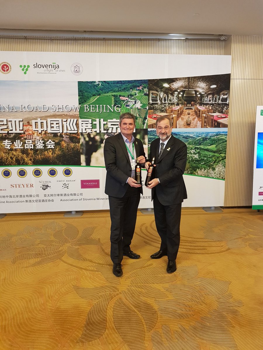 MarjanColja's tweet photo. Vcerajsnji vinski predstavitveni dogodek - "SLOVENIJA CHINA ROADSHOW BEIJING" je s svojo prisotnostjo nadgeadil nas ambasador g. Janez Premože. Dogodek je bil vrhunsko pripravljen in izredno obiskan. https://t.co/xjGb5QfDeA