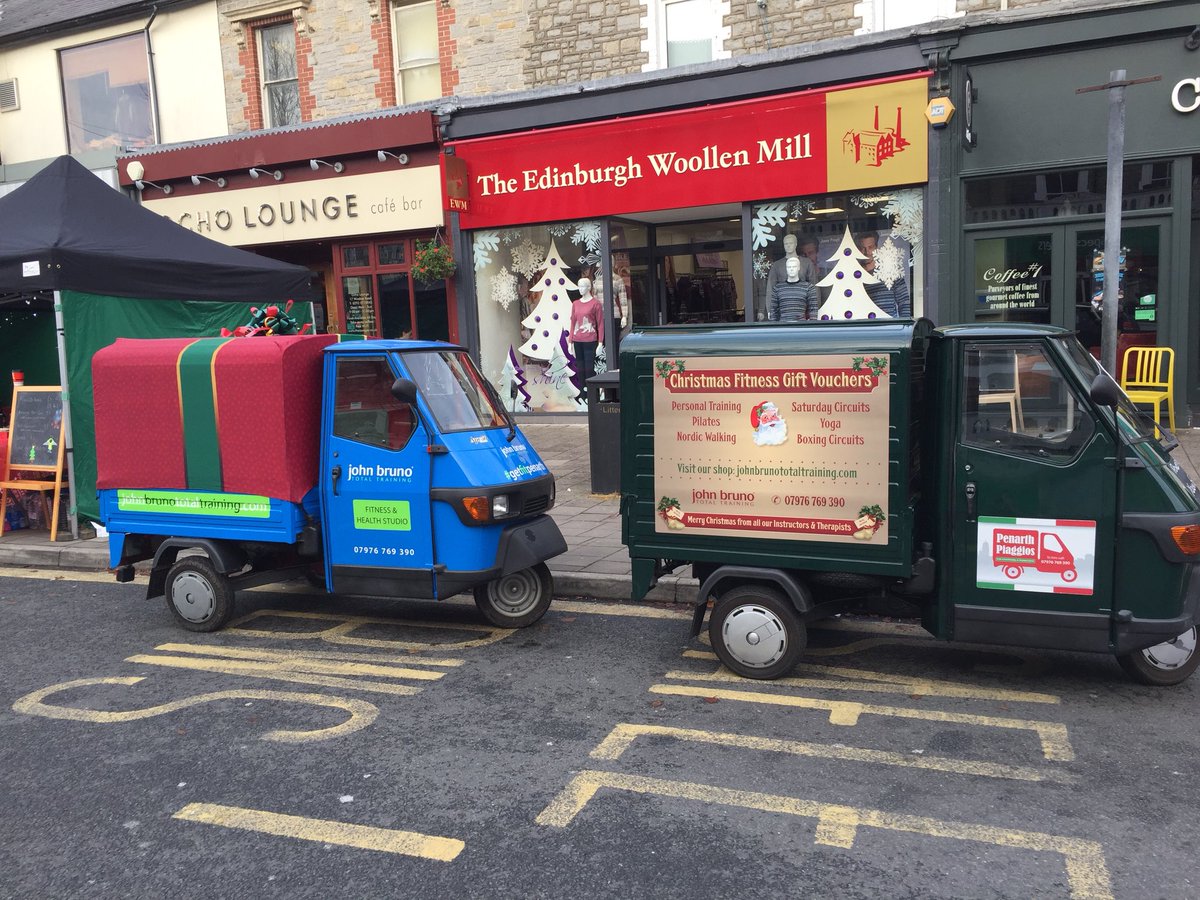 Great to have Giuseppe and Enzo at <a href="/PenarthCouncil/">Penarth Town Council</a> Christmas lights #penarth switch on