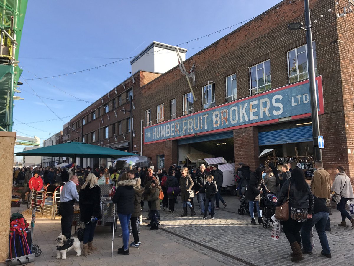 GGGDancers's tweet photo. Lovely bright - but cold! - day at @HumberStMarket today. Hope to be back there soon 😃 @FruitSpaceHull @FruitMarketHull https://t.co/PKscJCqqXq
