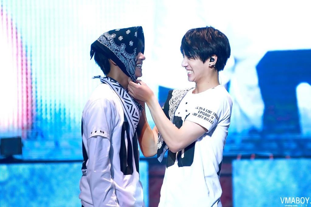 —; When jungkook tied the bandanna and secured the helmet on tae's head. [2014-2017] 
