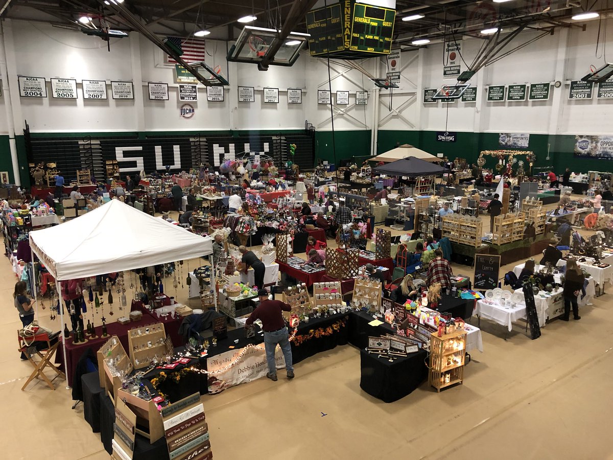 SullivanCounty's tweet image. SUNY Sullivan craft fair doors open at 10:00 am. Start your holiday shopping here. #suny_sullivan #sullivancounty #craftfair