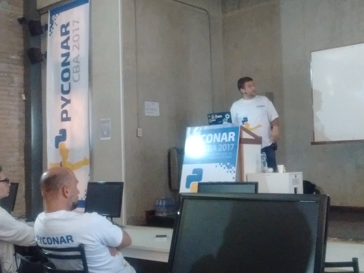 luchorossi_'s tweet image. Ya empieza la charla de @gnarvaja sobre &quot;porque cacheamos?&quot; :) #pythom #django #flask #cache #PyConAr2017