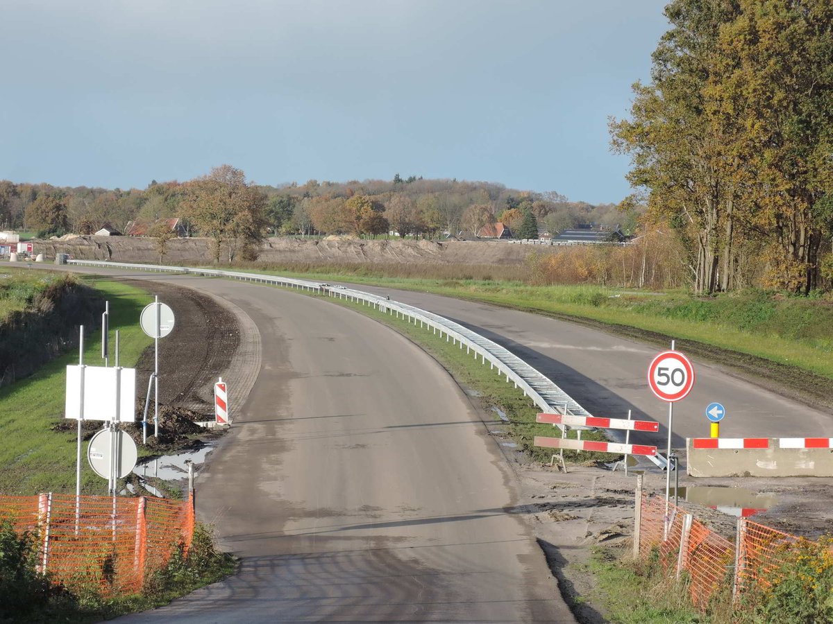 HerenVanBorculo's tweet photo. Rondje #N18, oude en nieuwe #Twenteroute door de Eimersweg in #Hupsel, vangrails in de N18 op de Hupselse Es Γ©n de prachtig herstelde #Kastanjefabriek aan de Haaksbergseweg in #Eibergen. https://t.co/Cqm29zf9wR