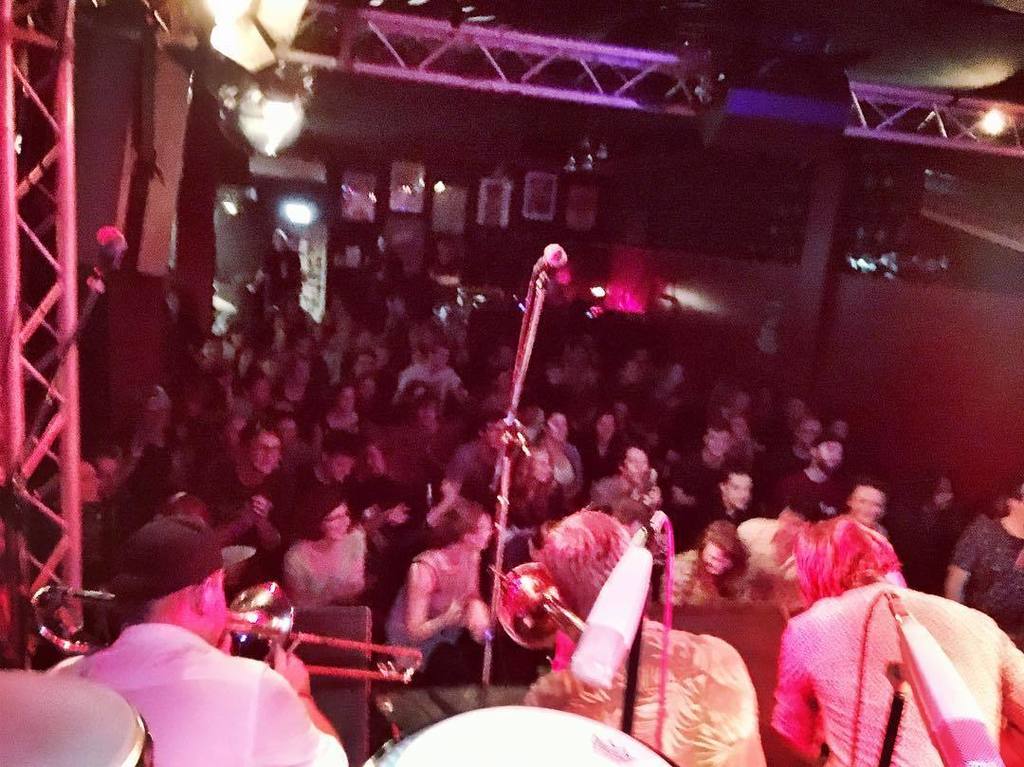 brokenbrass's tweet photo. Sitdoowwnn!! Thanks Jena! Yesterday was supertΓΆll! Thanks for having us! π©πͺ π©πͺ #liveshow #sitdown. #jena #deutschland #trombones #livemusic #stageview #saturday #party #brass #horns #amsterdenim #bbe #radaragency #saxohone #percussionview #gaia #thanks https://t.co/IflKYMv4cI https://t.co/A9QUFIaq81