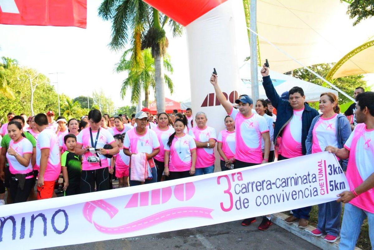 sistemadifopb16's tweet photo. Participa Pdta del #DIFOPB Sra. Faustina Canul de Torres y Presidente Municipal Luis Torres, en la 3ra. carrera-caminata de convivencia contra el cáncer de mama, organizado por #ADO #Chetumal https://t.co/60GmReIZnc