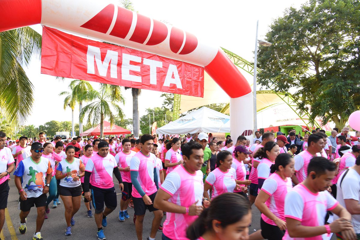 sistemadifopb16's tweet photo. Participa Pdta del #DIFOPB Sra. Faustina Canul de Torres y Presidente Municipal Luis Torres, en la 3ra. carrera-caminata de convivencia contra el cáncer de mama, organizado por #ADO #Chetumal https://t.co/60GmReIZnc