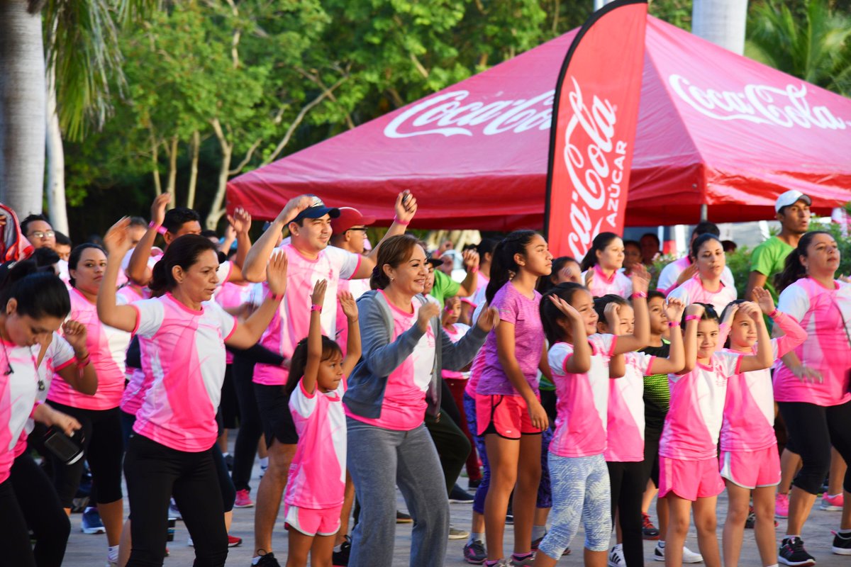 sistemadifopb16's tweet photo. Participa Pdta del #DIFOPB Sra. Faustina Canul de Torres y Presidente Municipal Luis Torres, en la 3ra. carrera-caminata de convivencia contra el cáncer de mama, organizado por #ADO #Chetumal https://t.co/60GmReIZnc