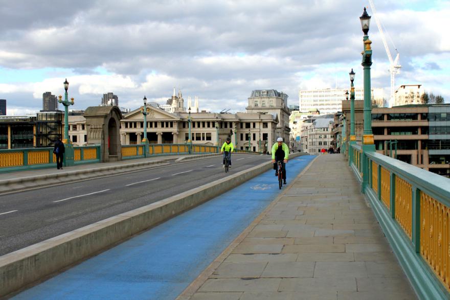 roadcc's tweet photo. People in cities want segregated space for cycling, even at the expense of cars: https://t.co/NLuvNXW5PW #cycling https://t.co/DA8yf88EqF