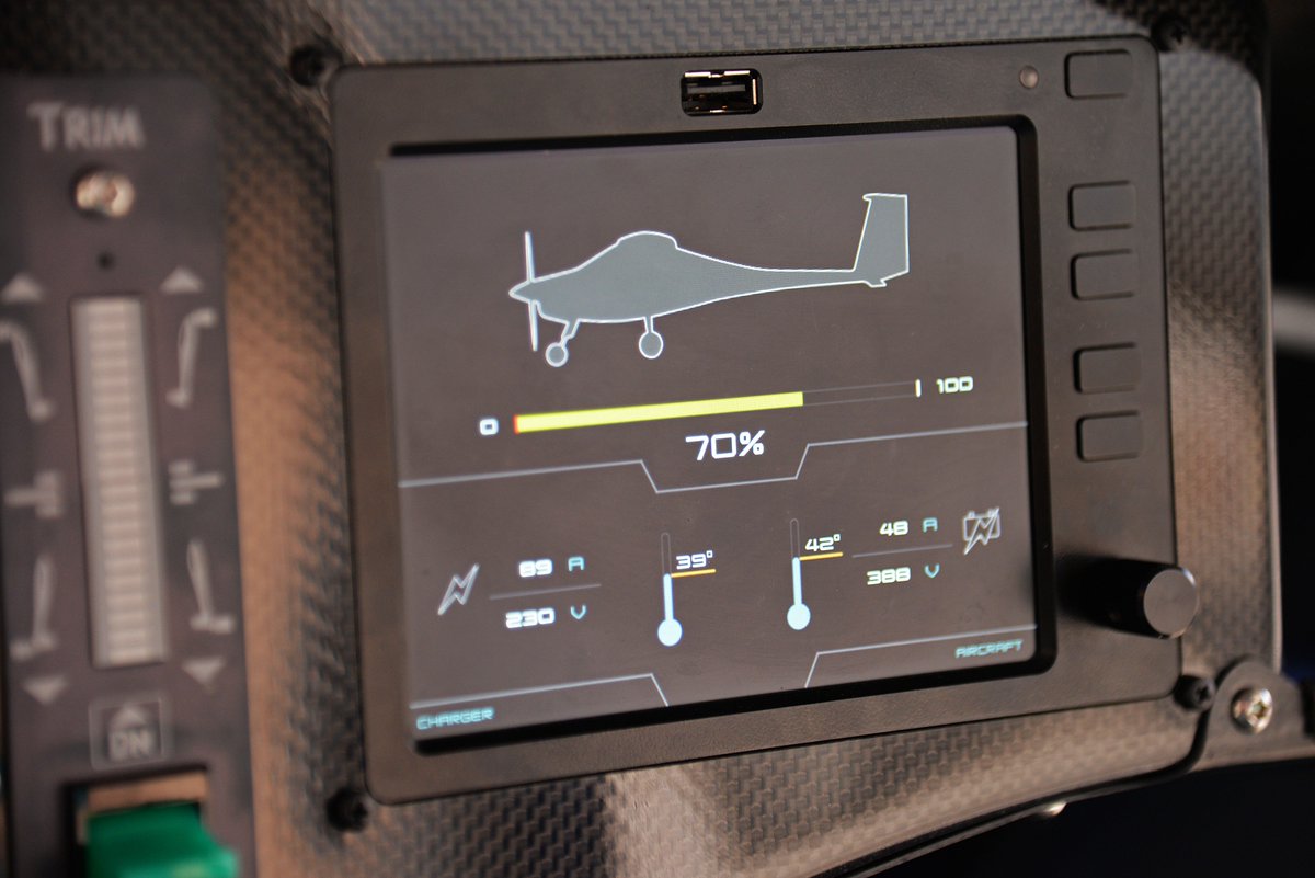 Een Tesla met Vleugels, een reportage van #NOSop3! nos.nl/op3/artikel/21…
#vliegveldhilversum #pipistrel #vliegschoolhilversum