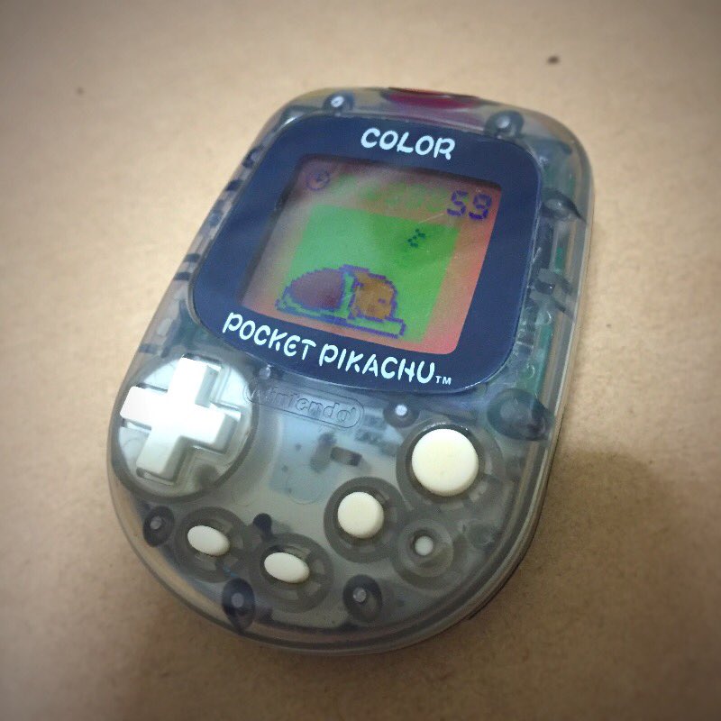 T Suzuki ハードオフさんのジャンク箱の底にあったポケットピカチュウカラー 外装やボタン周りが大分汚れて ボタンが効かない状態でしたが 分解清掃と接点メンテで無事復活 いざ分解してみて こういう仕組みだったんだ と納得してみたり 実は