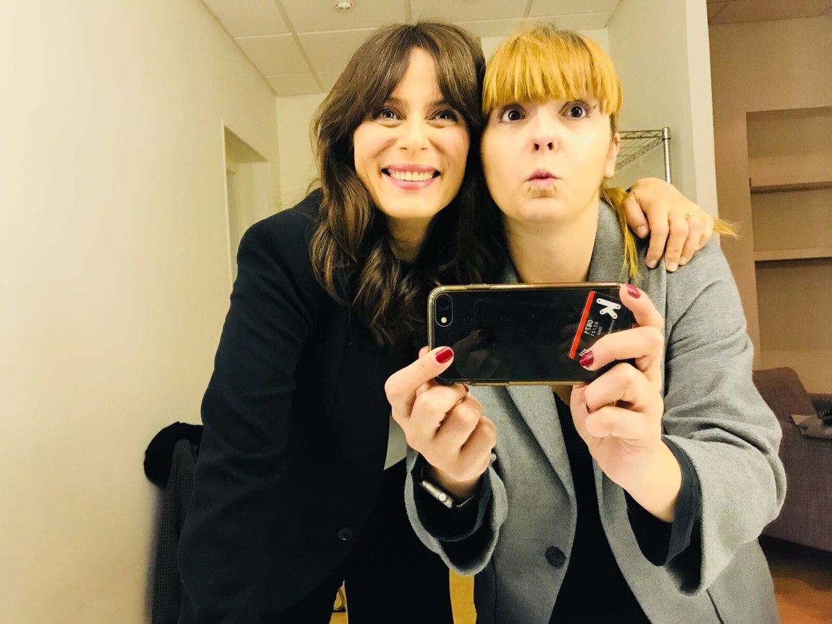 A la de tres todos estos empezamos... una, dos y ... <a href="/Praito/">Prado Campos</a> <a href="/lucia_pb_/">Lucía PastorBernabeu</a> @mariadanez #AitanaSanchezGijon <a href="/RauLosanez/">Raúl Losánez</a> <a href="/radio3_rne/">Radio 3</a>