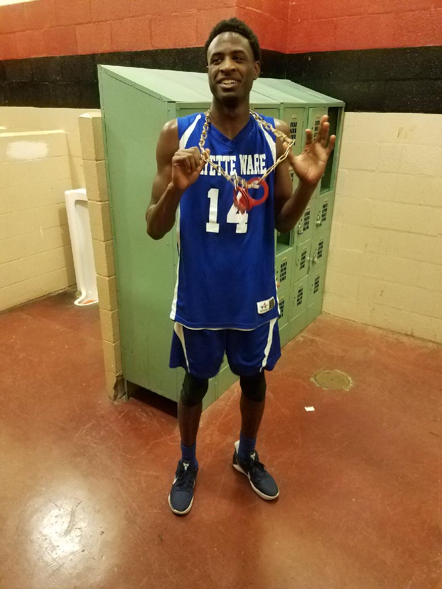stokes_fcps's tweet photo. "The Lock Down Defender" Quatarius York 11 rebounds, 5 blocks, 1 steal in a victory over Southside.  #wildcatcrazies #MENtality  @FW_Wildcats @fayettewarehigh @suptking https://t.co/ELrxNzzrnI