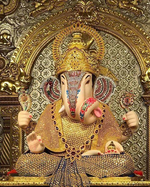HouseOfMD_'s tweet photo. First look of Dagdusheth Ganapati with newly made 40 kg gold and diamond #TempleConnect #Maharashtra #Pune @PhotoKonnect https://t.co/x4bdkd9pYw